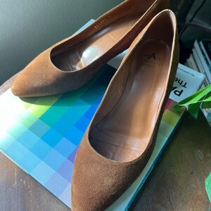 Aquatalia, tan-suede 1.5 inch block-heeled pumps in size 8.
